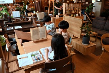 富山　家具　おしゃれ　無垢材　富山駅近く　こども椅子　キッズチェア