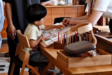 富山　家具　おしゃれ　無垢材　富山駅近く　こども椅子　キッズチェア